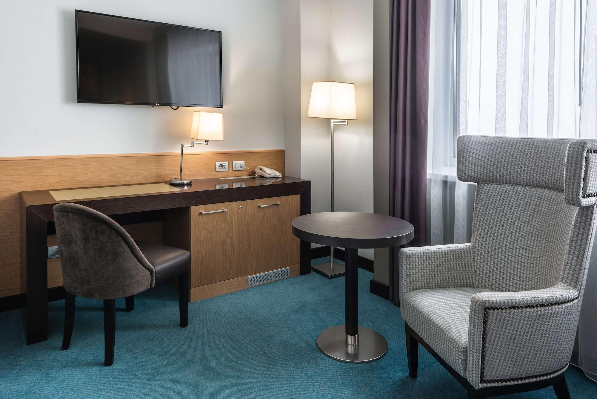 Radisson Hotel Astana Ngoại thất bức ảnh