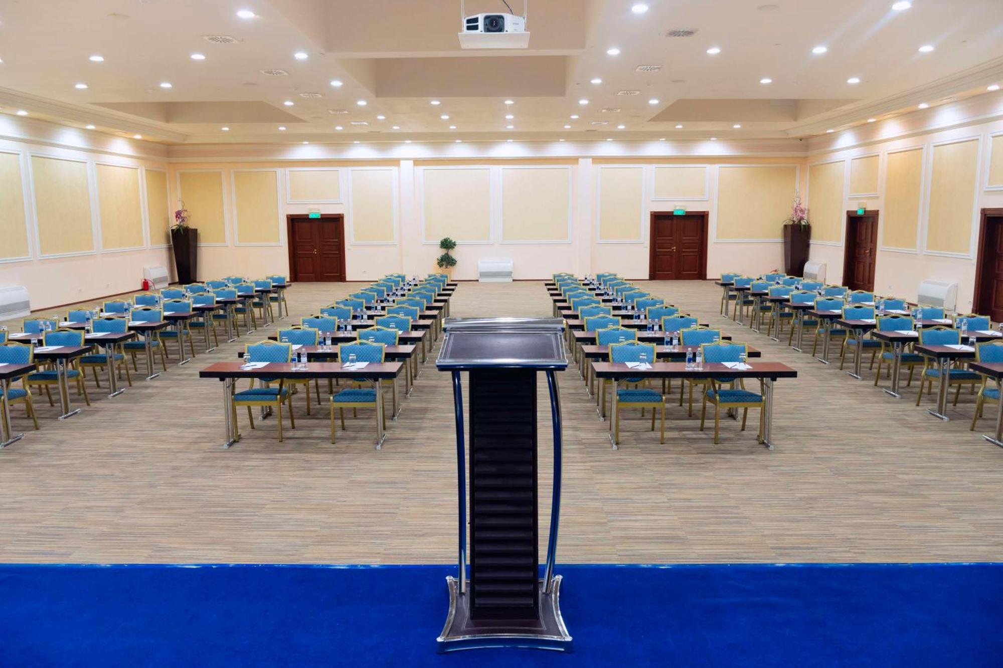 Radisson Hotel Astana Ngoại thất bức ảnh