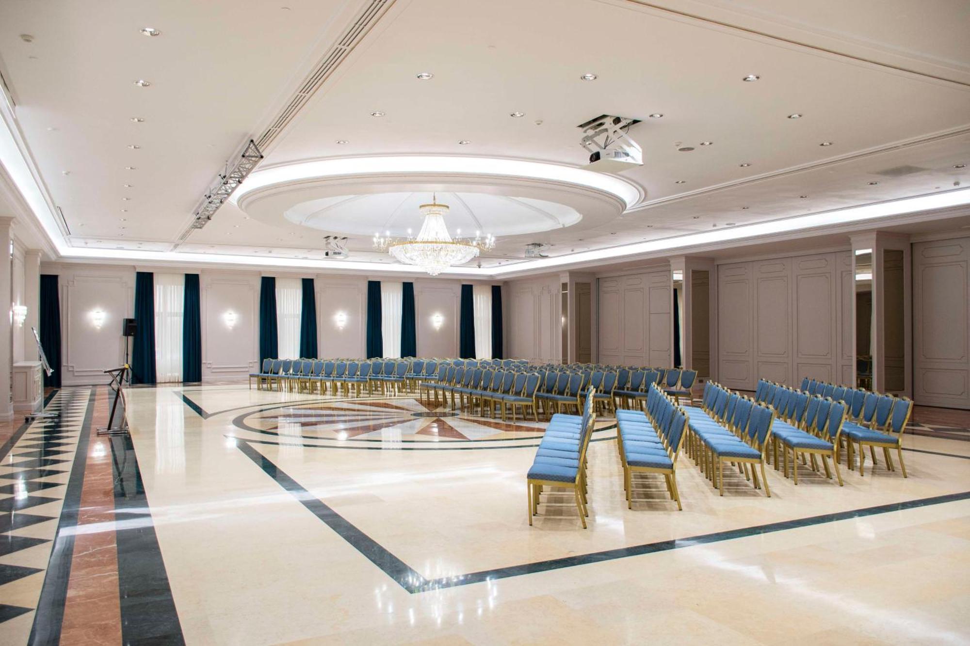 Radisson Hotel Astana Ngoại thất bức ảnh