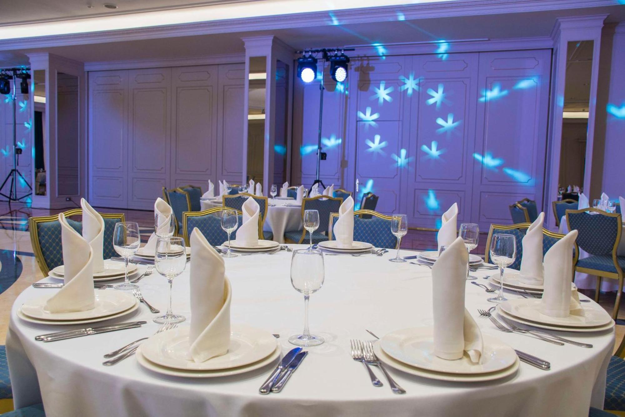 Radisson Hotel Astana Ngoại thất bức ảnh